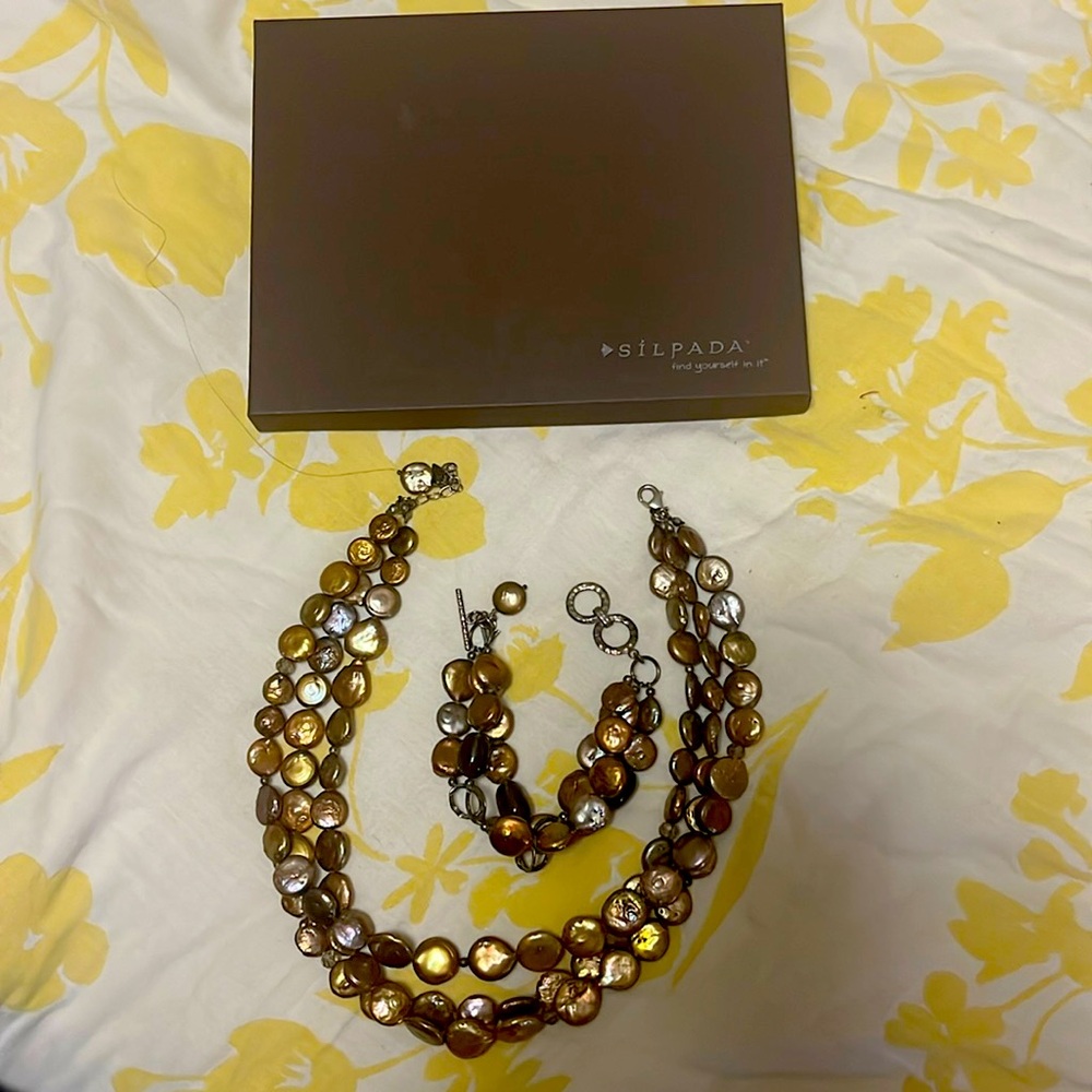 Beautiful Silpada set Necklace & bracelet